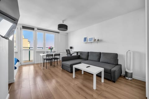 Kitchen or kitchenette, Living room, Seating area, Dining area, internet