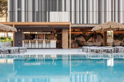 Lounge or bar, Swimming pool
