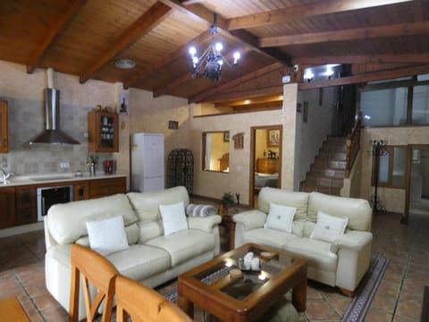 Kitchen or kitchenette, Living room, Lounge or bar, Seating area, Dining area, Mountain view, Pool view, oven