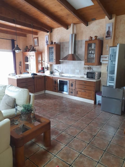 Kitchen or kitchenette, Dining area, dishwasher, oven, stove