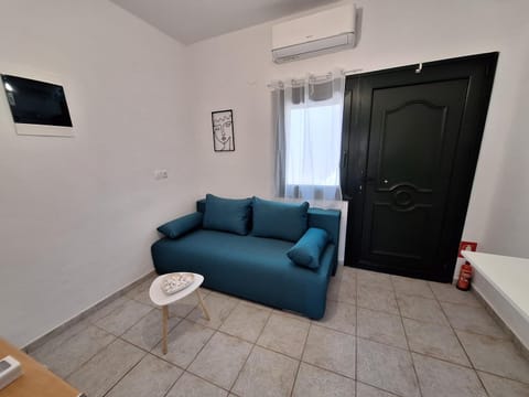 Seating area, air conditioner