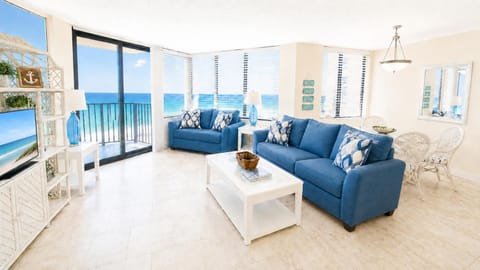 TV and multimedia, View (from property/room), Seating area, Dining area, Pool view, Sea view