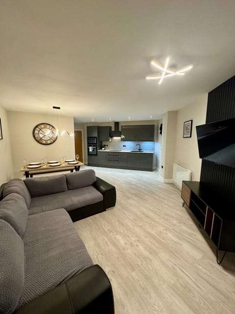 267 Stylish 2 Bed Apartment City Centre Free Parking Apartment in Cardiff