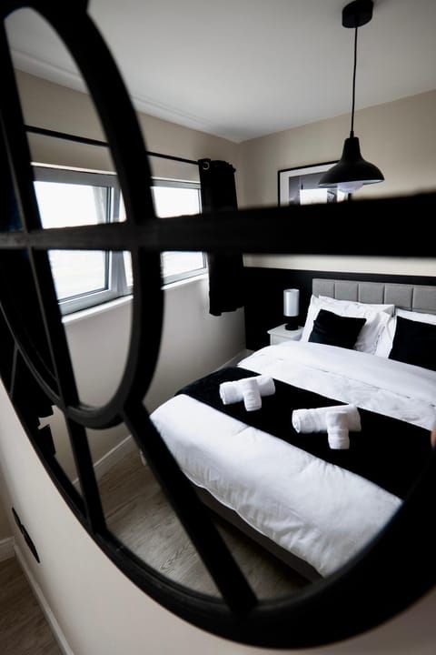 267 Stylish 2 Bed Apartment City Centre Free Parking Apartment in Cardiff