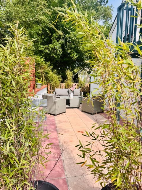 Balcony/Terrace, Garden view