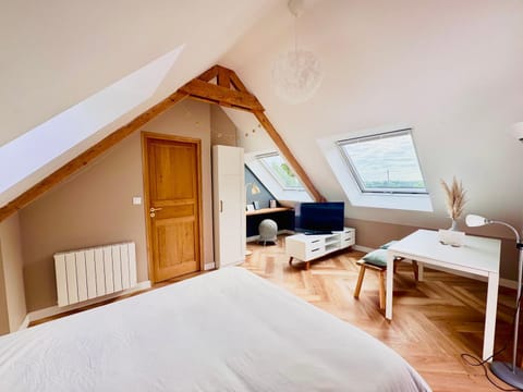 Living room, Photo of the whole room, Bedroom, pet friendly