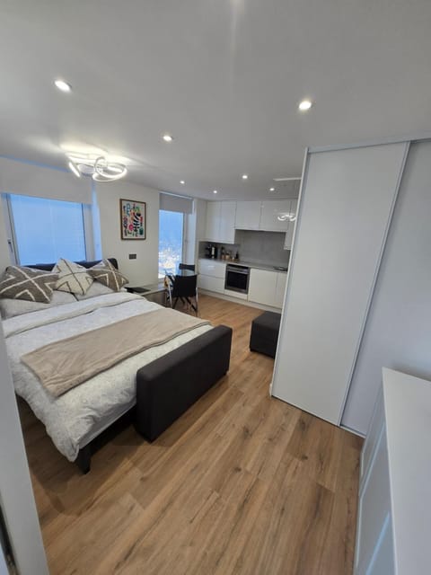 Ground Floor-Modern-Cosy-Private-Whitefield Studio Apartment in Prestwich