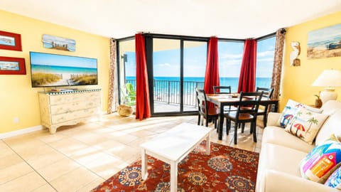 TV and multimedia, View (from property/room), Living room, Seating area, Dining area