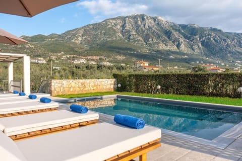 Mountain view, Pool view, Swimming pool