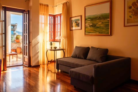 Living room, minibar, air conditioner