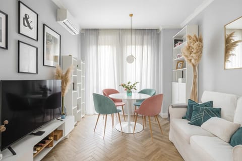 TV and multimedia, Living room, Seating area
