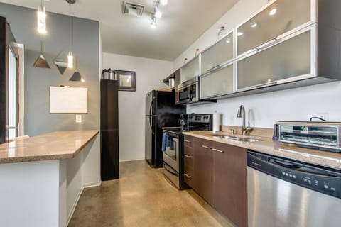 5M217 Longterm Stay Just Across the River from Downtown House in East Nashville