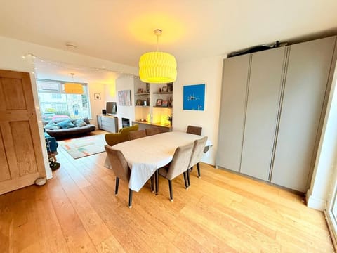 Redland's Fun & Colourful Artistic House House in Bristol