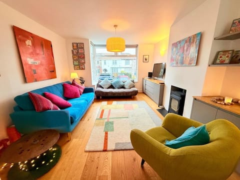 Redland's Fun & Colourful Artistic House House in Bristol