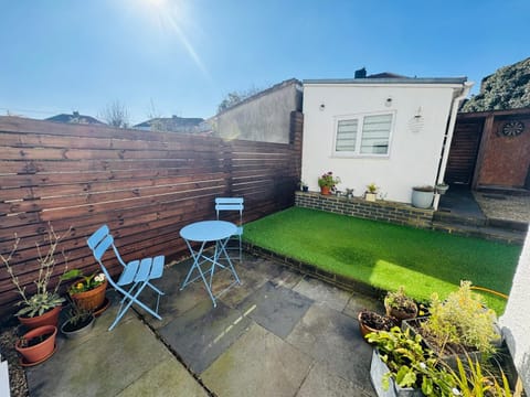 Redland's Fun & Colourful Artistic House House in Bristol