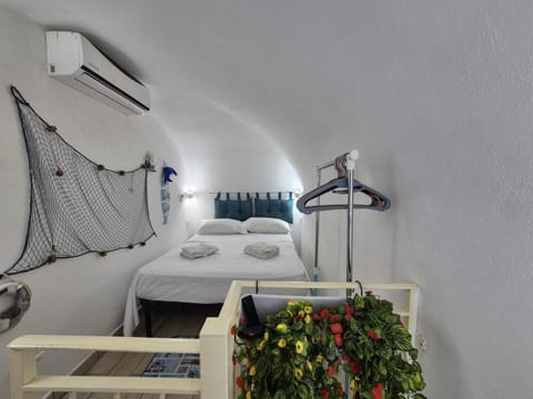 Bedroom, air conditioner