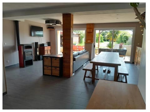 Living room, Seating area, Dining area