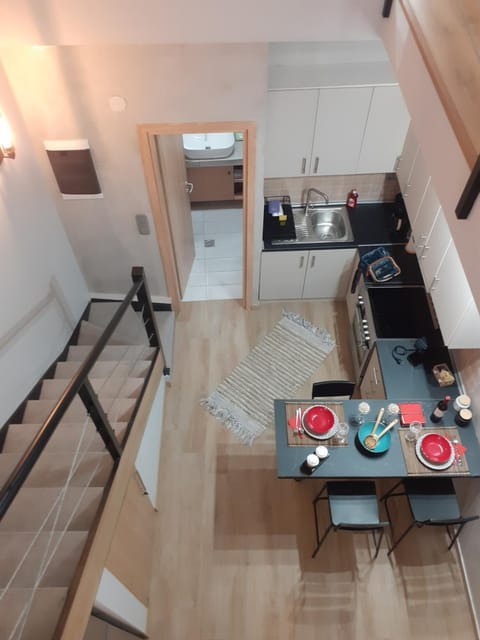 Coffee/tea facilities, Kitchen or kitchenette, oven, stove