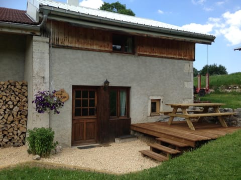 Property building, Patio, Balcony/Terrace