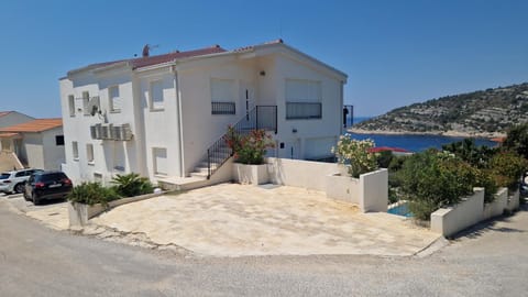 Villa Hrvatska Villa in Šibenik-Knin County, Croatia