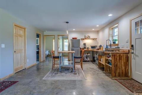 Rustic Elegance House in Seneca Lake