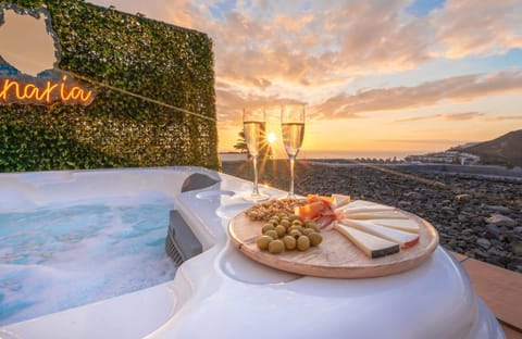 Natural landscape, Hot Tub, Food and drinks