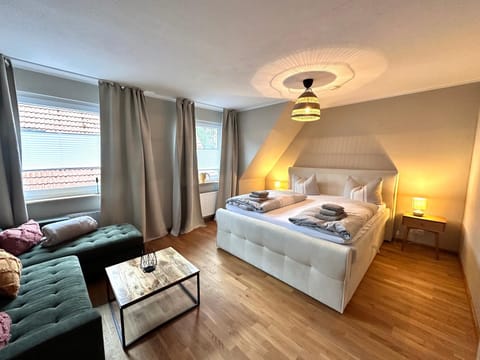 Bed, Living room, Photo of the whole room, Seating area, Bedroom, towels