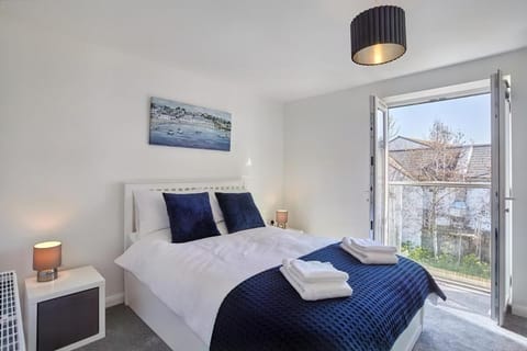 2022 Modern Home In Central Hayle With Parking & EV plug House in Hayle