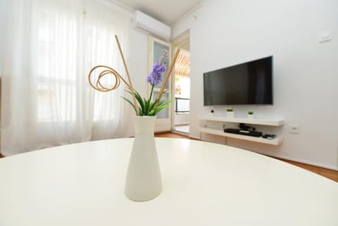 TV and multimedia, Decorative detail