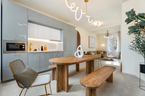 Kitchen or kitchenette, Living room, Seating area, Dining area, stove