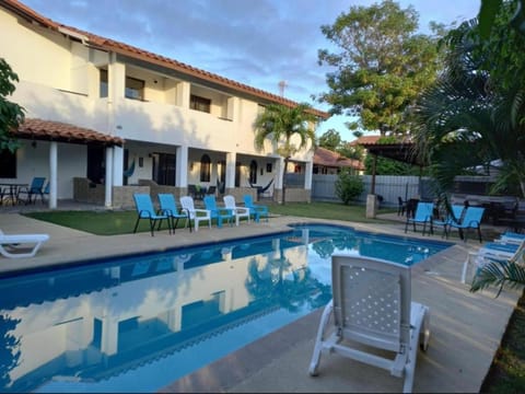 Property building, Garden, Swimming pool, sunbed