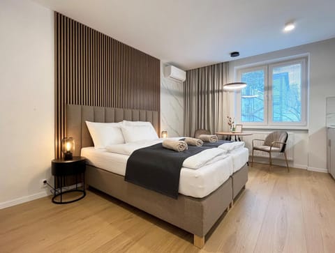 Seating area, Bedroom, air conditioner