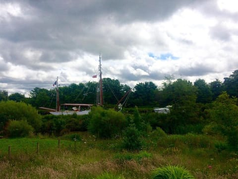 Canal Side Cottage,on the banks of the Caledonian Canal House in Inverness