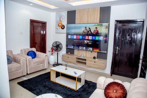 Communal lounge/ TV room, TV and multimedia, Living room, Seating area, Evening entertainment