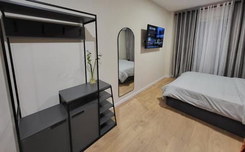 Communal lounge/ TV room, Bed, TV and multimedia, Bedroom, wardrobe
