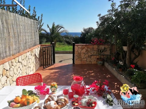 Spring, Day, Natural landscape, Garden, View (from property/room), Balcony/Terrace, Food and drinks, Food, Garden view