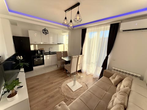 TV and multimedia, Kitchen or kitchenette, Seating area, Dining area, oven