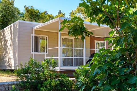 Property building, Spring, Day, Garden, Garden view
