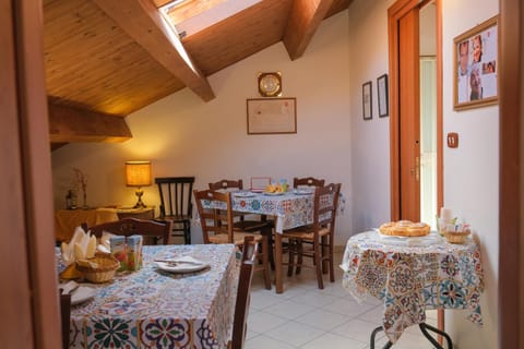 Communal lounge/ TV room, Food, Breakfast, Italian breakfast