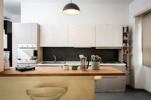 Kitchen or kitchenette, Dining area, oven, stove