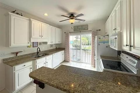 Kitchen or kitchenette, oven