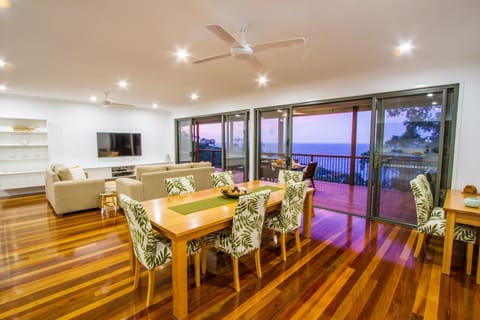 TV and multimedia, Living room, Seating area, Dining area, Evening entertainment, Sea view