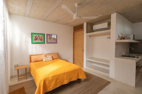Bed, Photo of the whole room, Sunrise, air conditioner
