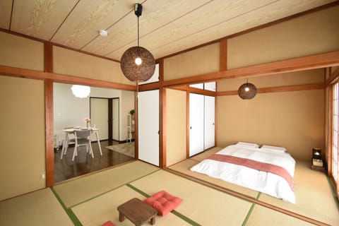 Bed, Photo of the whole room, Dining area, Bedroom
