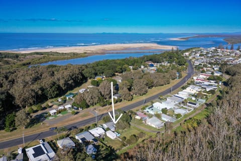 Area and facilities, Location