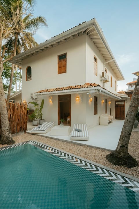 Property building, Patio, Swimming pool, sunbed