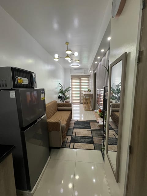 Living room, Seating area, Dining area, oven