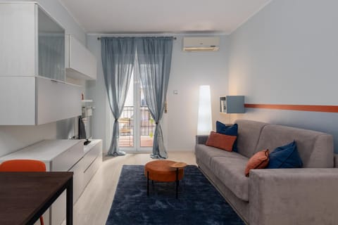 Bed, TV and multimedia, Living room, air conditioner