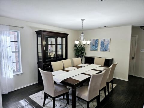 Dallas Lakeside Bliss Stay - Private Pool, Air hockey and High speed internet Villa in Lake Lewisville