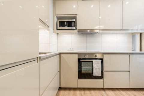 Kitchen or kitchenette, oven